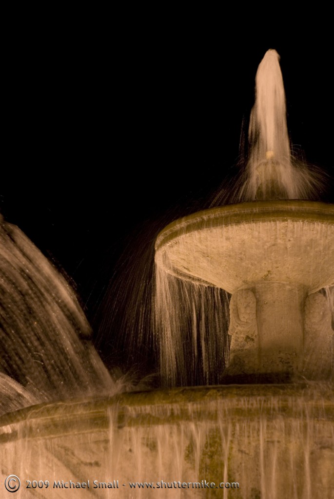 Photo of a fountain at night