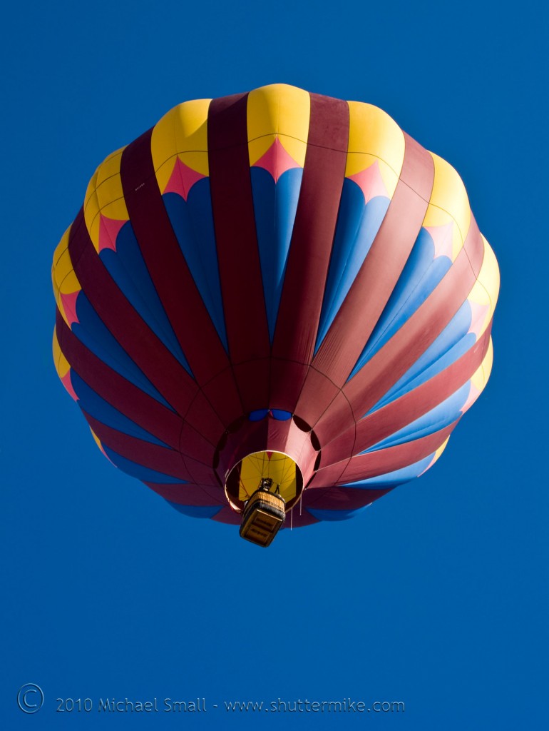 Photo of a hot air balloon