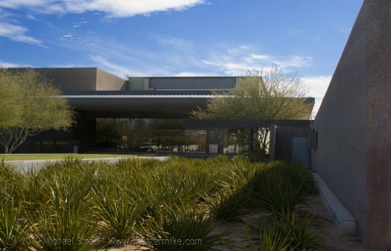Photo of the entrance of the Phoenix Art Museum