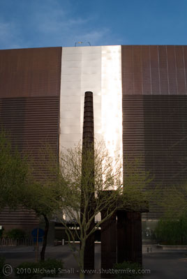 Photo of the Burton Barr Central Library in Phoenix, AZ