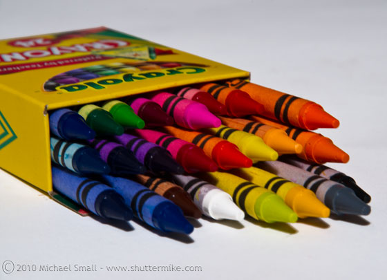 Photo of a new box of Crayola crayons