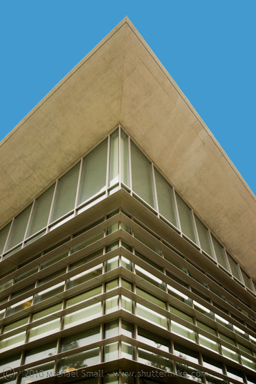 Architectural detail photo of the UCSD School of Medicine