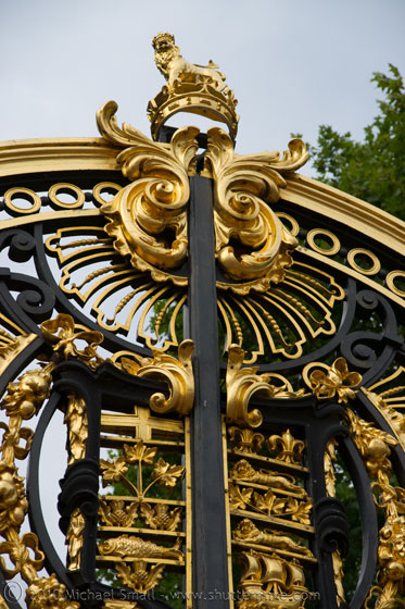 Photo of the Buckingham Palace gates