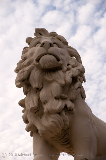 Photo of a lion statue in London, England