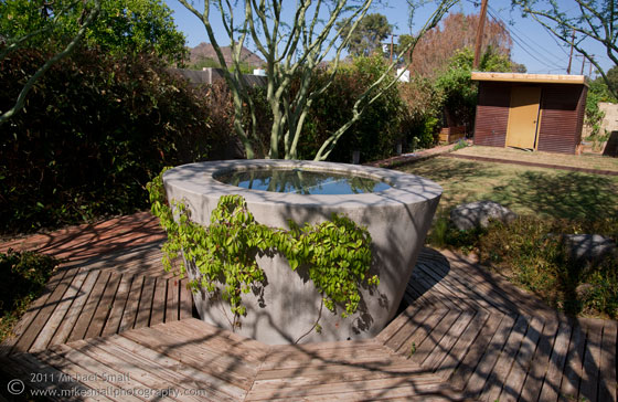 Photo of an outdoor soaking tub at a Phoenix mid-century modern home.