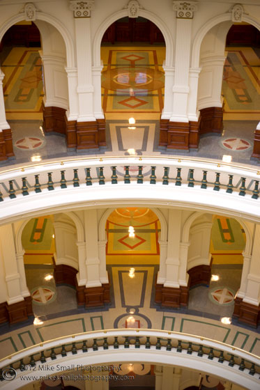 Photo of the rotunda of the Texas state capital in Austin.